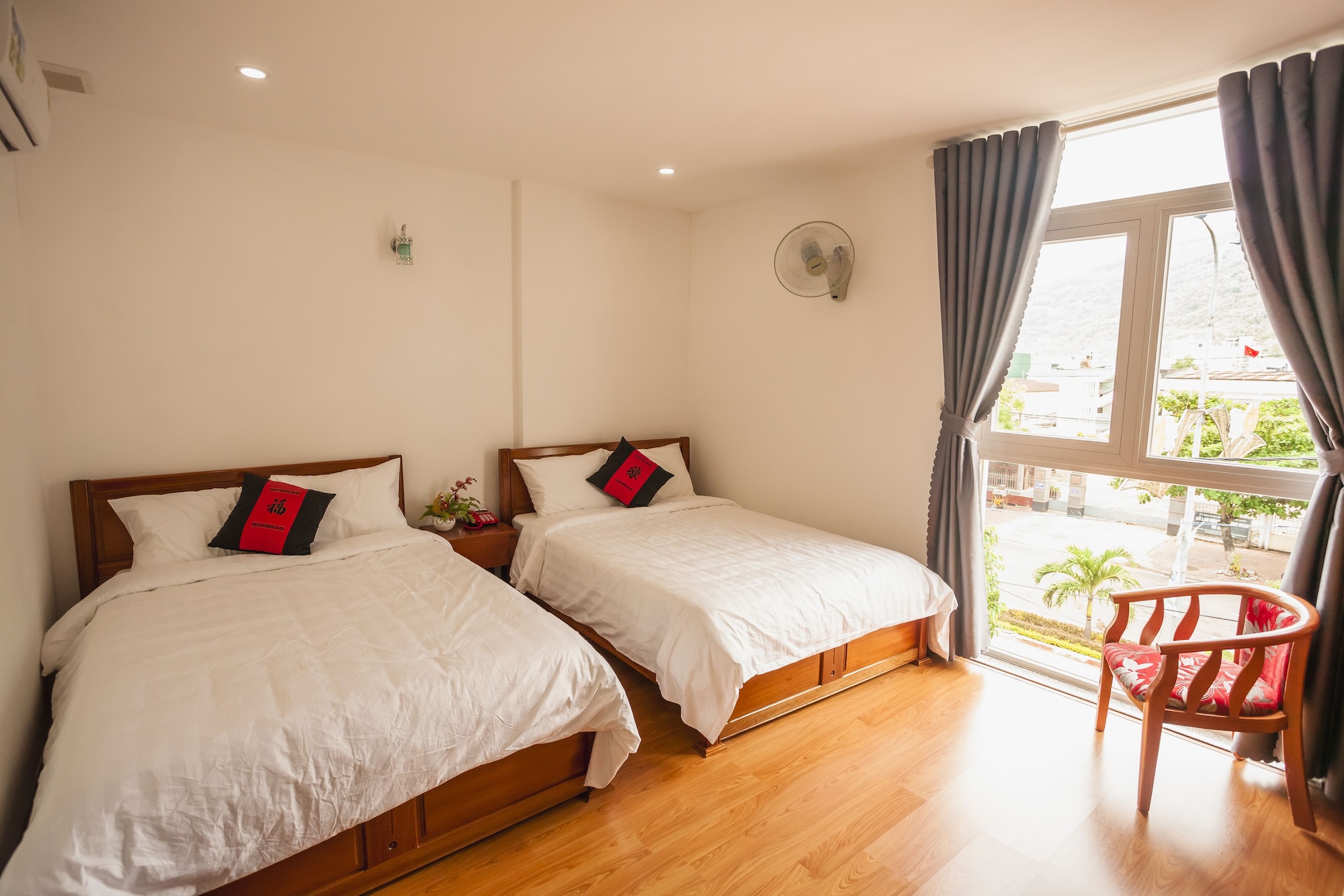 ROOM, DOUBLE BED, MOUNTAIN VIEW