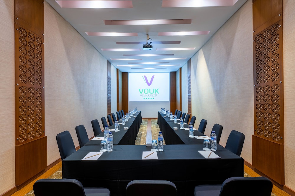 Vouk Hotel And Suites 63/71