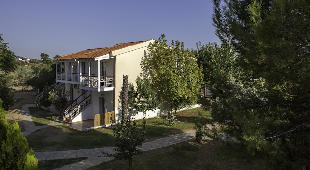 CORAL BLUE BEACH HOTEL in GERAKINI