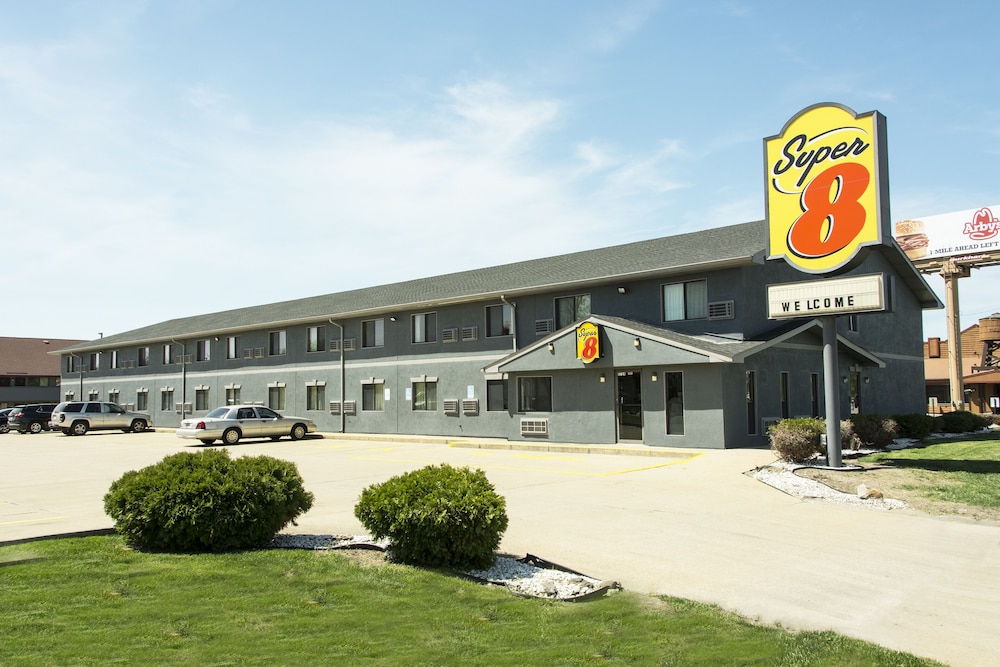Super 8 By Wyndham Michigan City 1/27