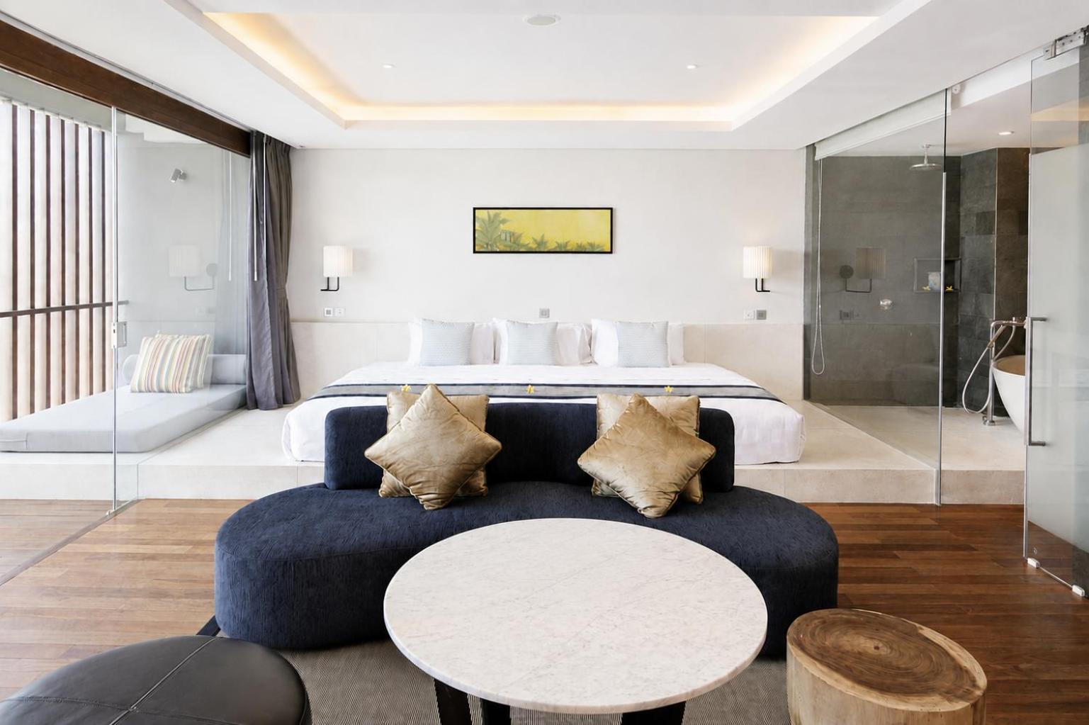 Suite, Plunge Bath