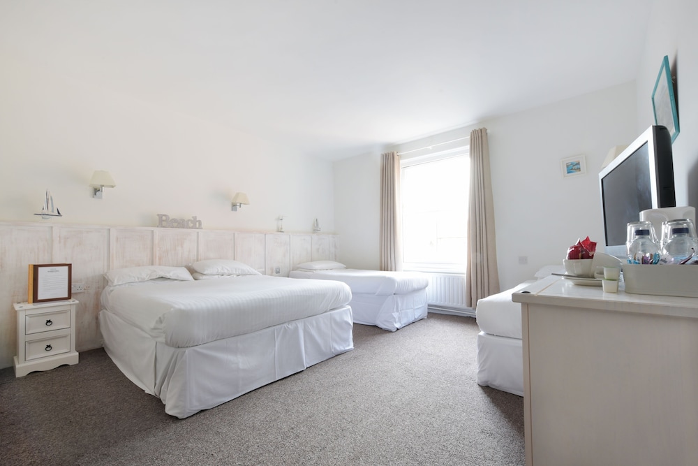 The Beach Hotel 16/55