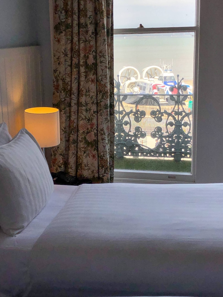 Royal Esplanade Hotel 25/50