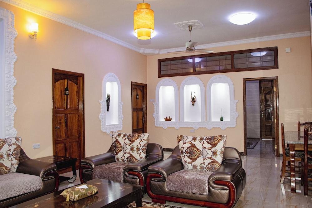 Sunny Palms Beach Bungalows 42/65