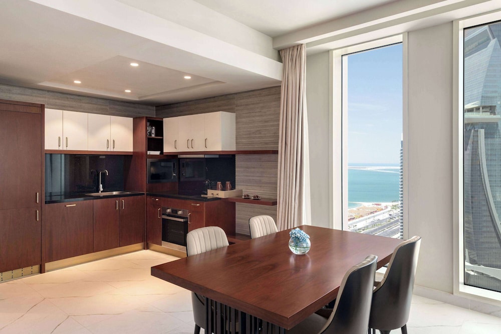 Wyndham Grand Doha West Bay Beach 40/57