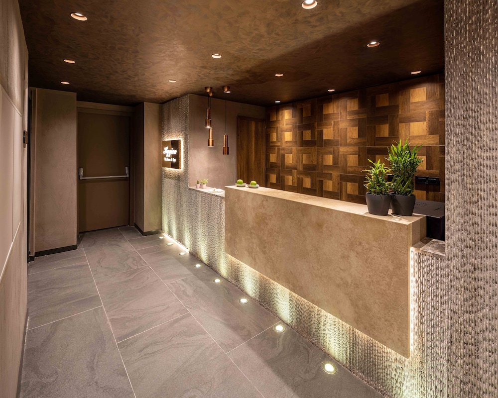 Cronton Design Hotel 7/50