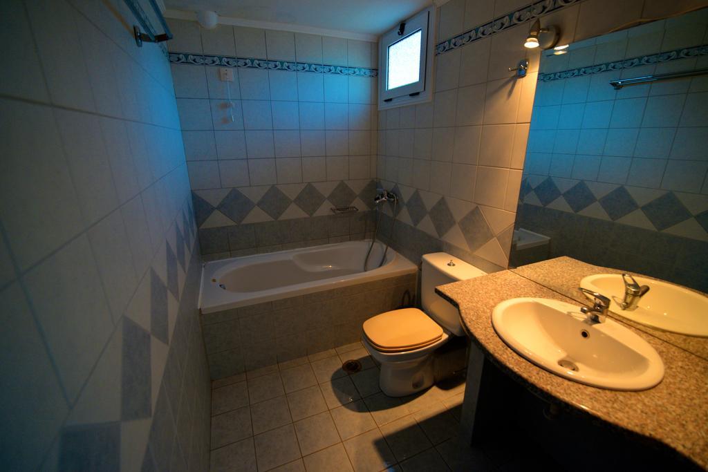 Kalias Hotel 49/51