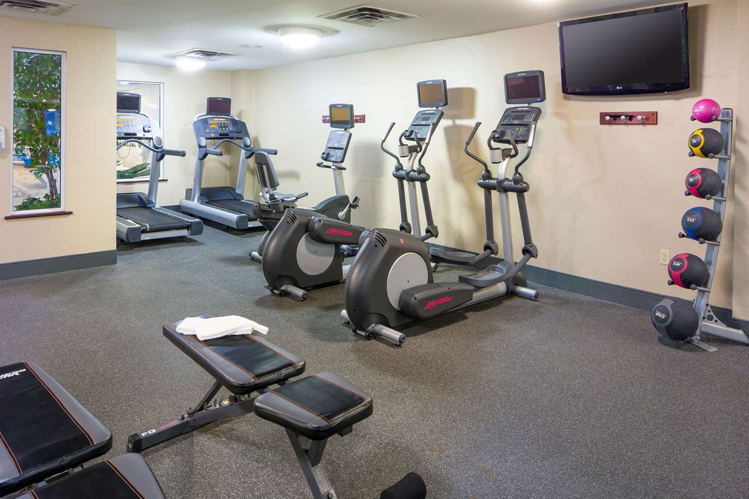 Comfort Inn and Suites Near Burke Mountain Saint Johnsbury, VT 16/32