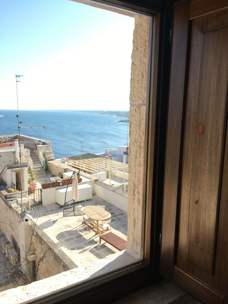 S. Martin Hotel 49/50
