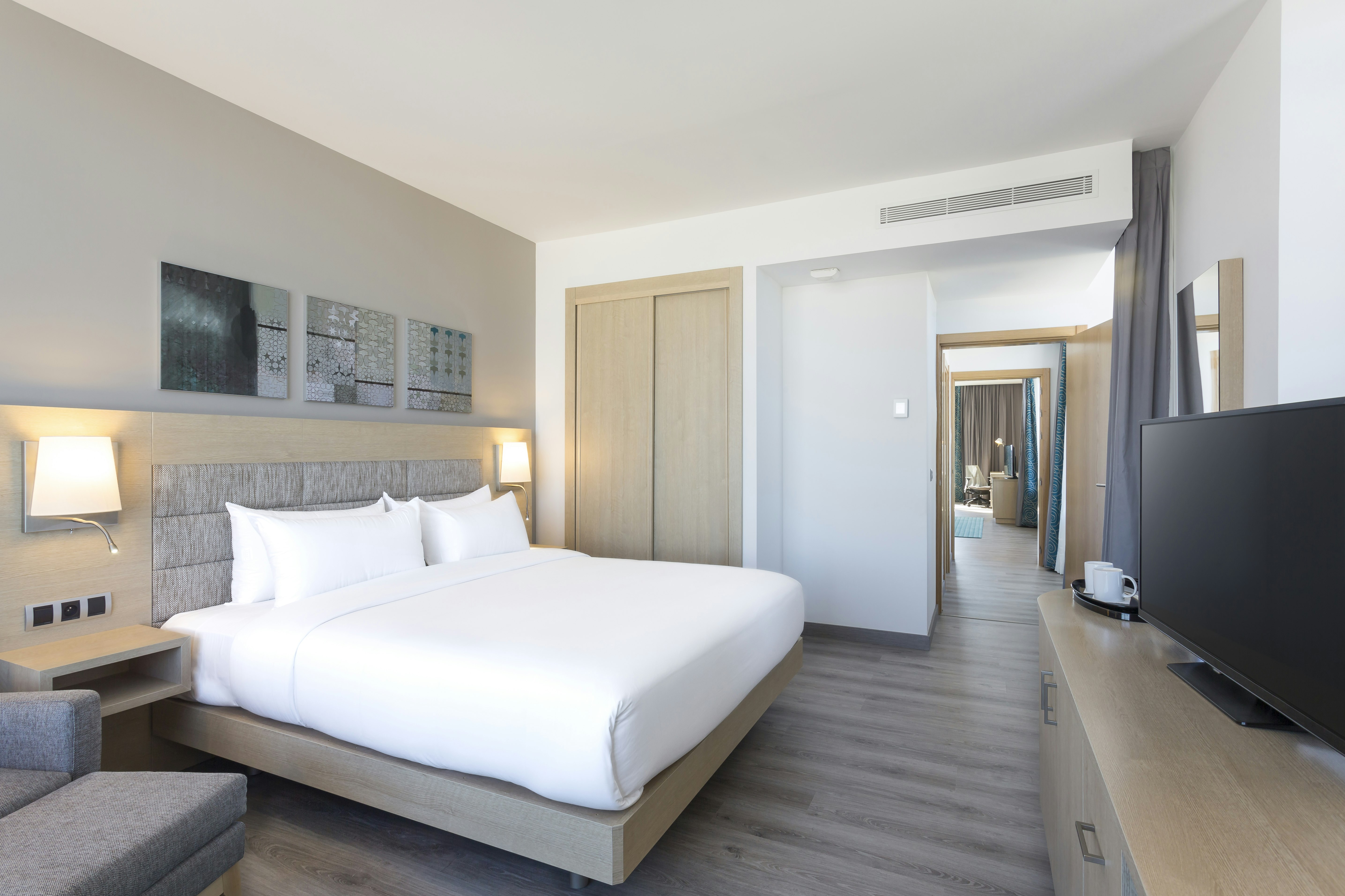 1 BEDROOM, SUITE, KING BED