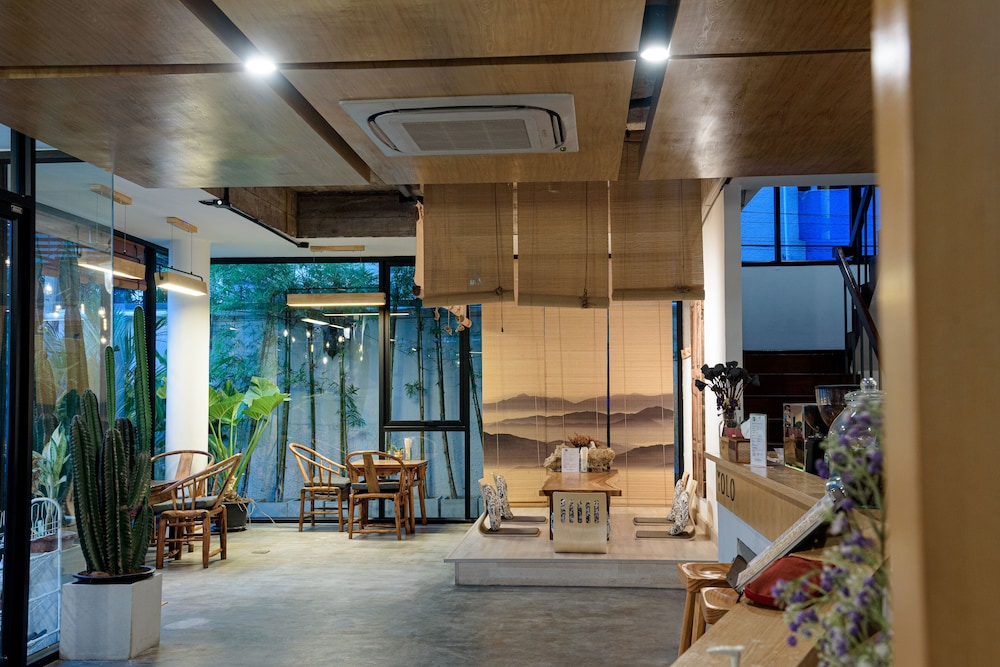 Yolo Bangkok Boutique Hotel 27/50