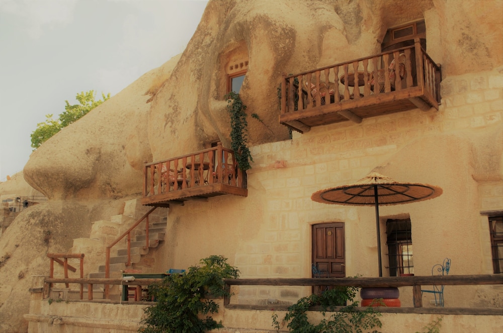 Antique Terrace Suites 4/50