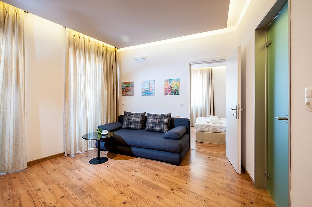 Elina Hotel Apartments 51/79
