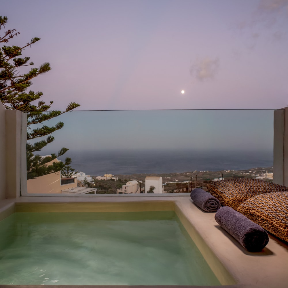 Divelia East Suites 41/48