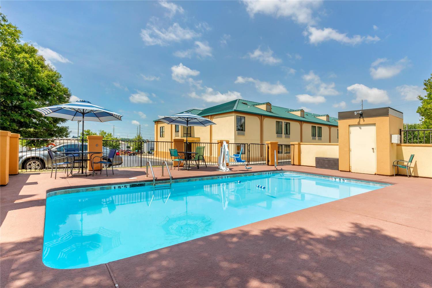 Quality Inn Auburn Campus Area I-85 4/32