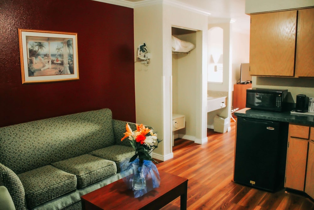 Rodeway Inn & Suites Lake Havasu City 21/26