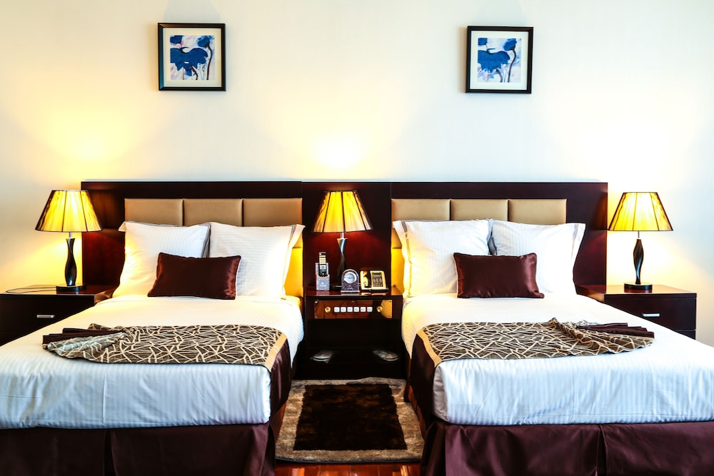 DELUXE, TWIN BEDS