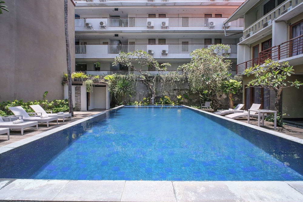 Transera Kamini Legian Hotel 25/28