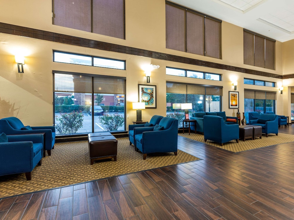 Comfort Suites Old Town Spring, TX 34/44