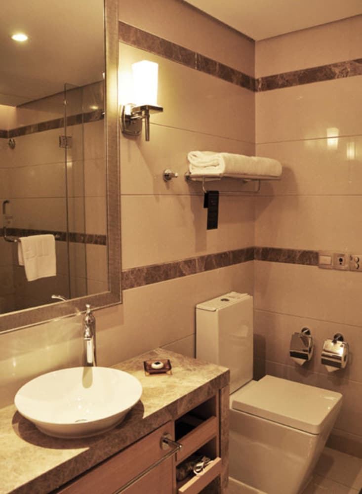Regal Plaza Hotel Residence 27/35