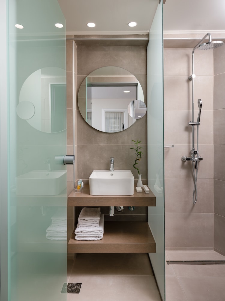 BIO Suites Hotel and Spa 38/39