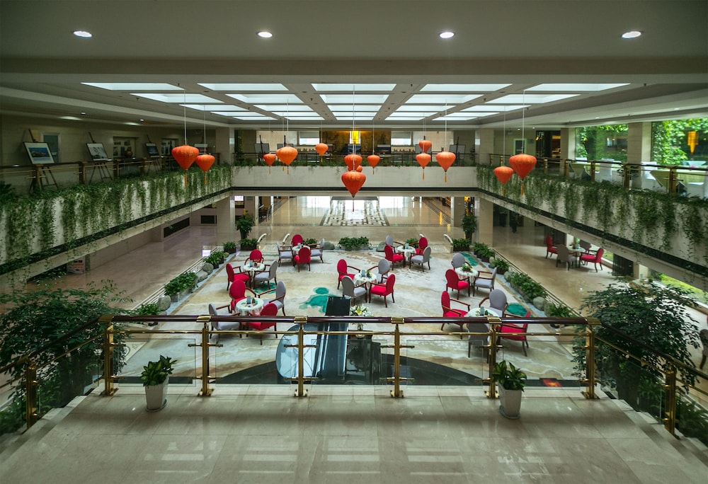 Huangshan International 17/23