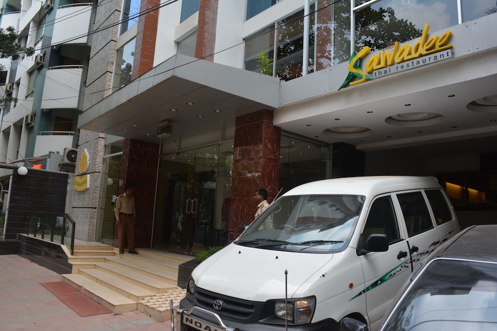 GRAND ORIENTAL HOTEL 46/60