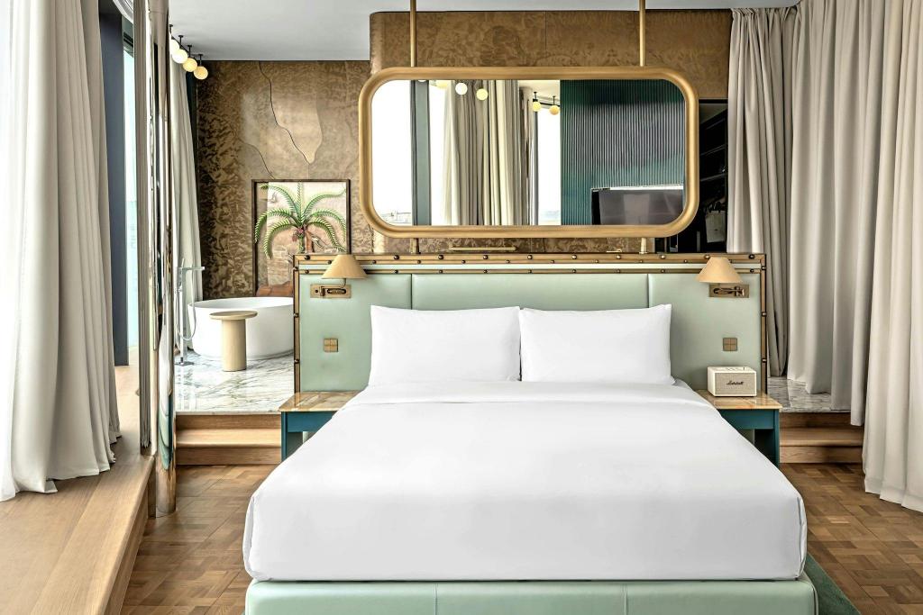Fantastic, Penthouse Suite, King Bed, City View