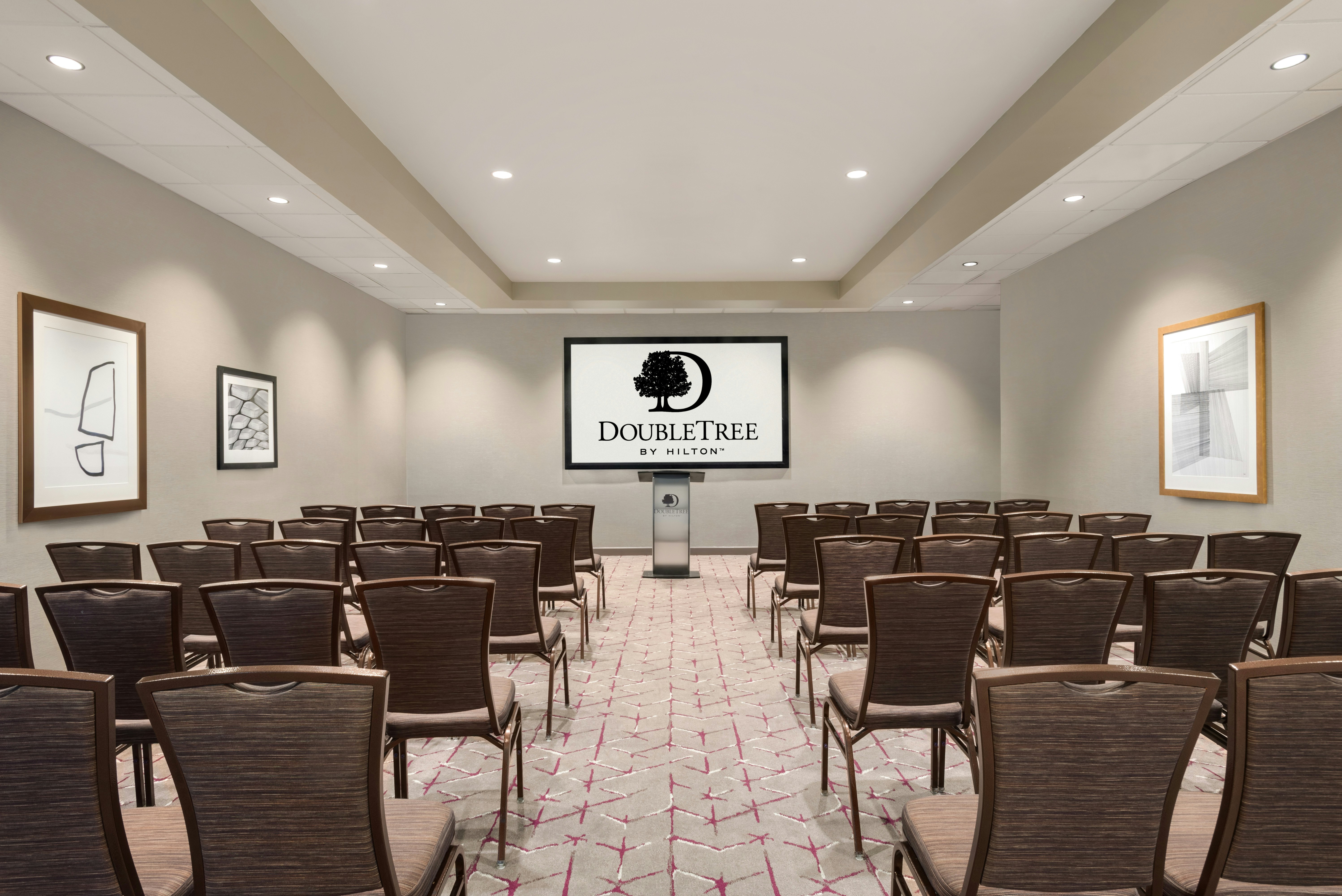 Doubletree By Hilton St Paul East 45/59