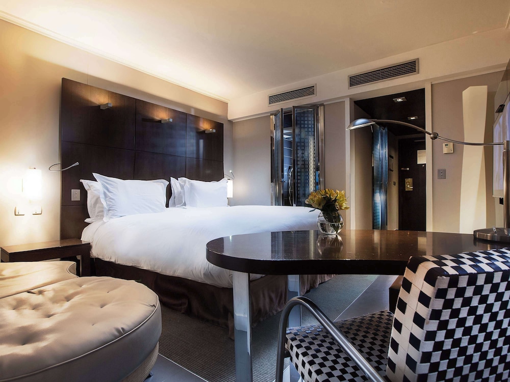 LUXURY, KING BED, CITY VIEW, CLUB LOUNGE ACCESS