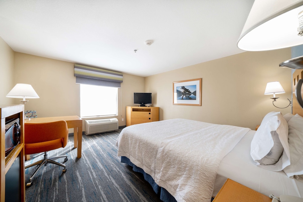 Hampton Inn Suites Madera 18/47