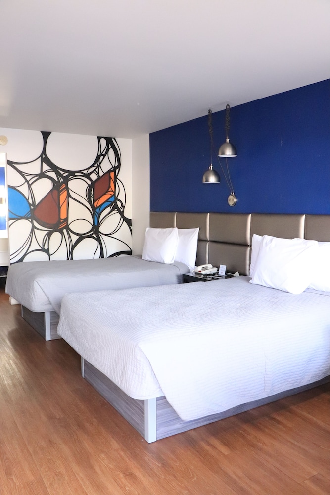 University Inn 20/40