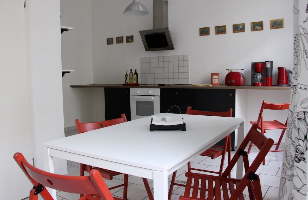 Leon Suite Apartments 36/50