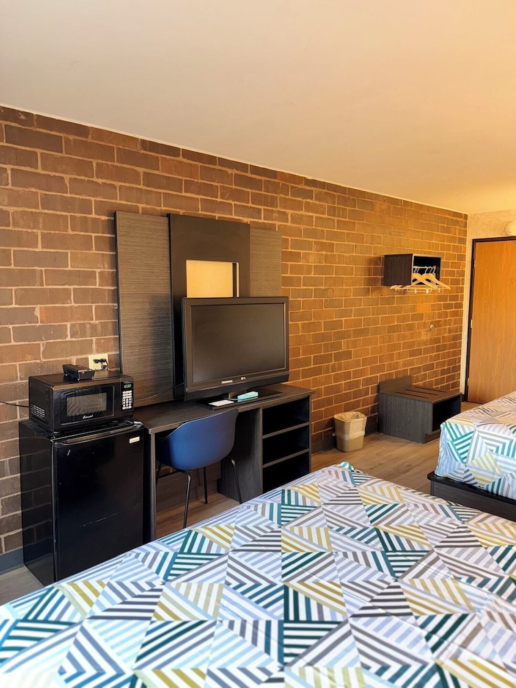 Motel6 Eau Claire, WI 33/49