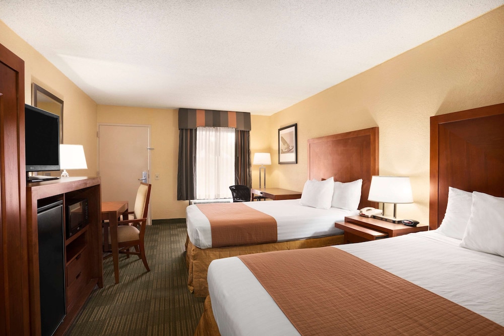 Days Inn By Wyndham Jacksonville Airport 19/31