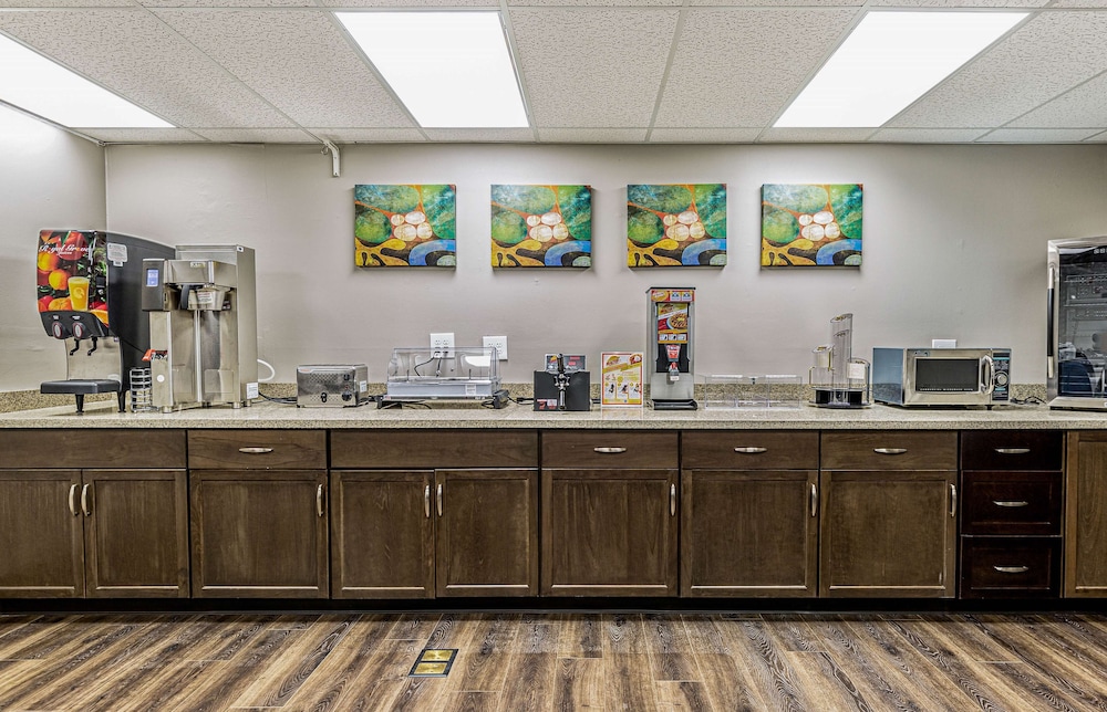 SureStay Plus Hotel by Best Western SeaTac Airport 24/30