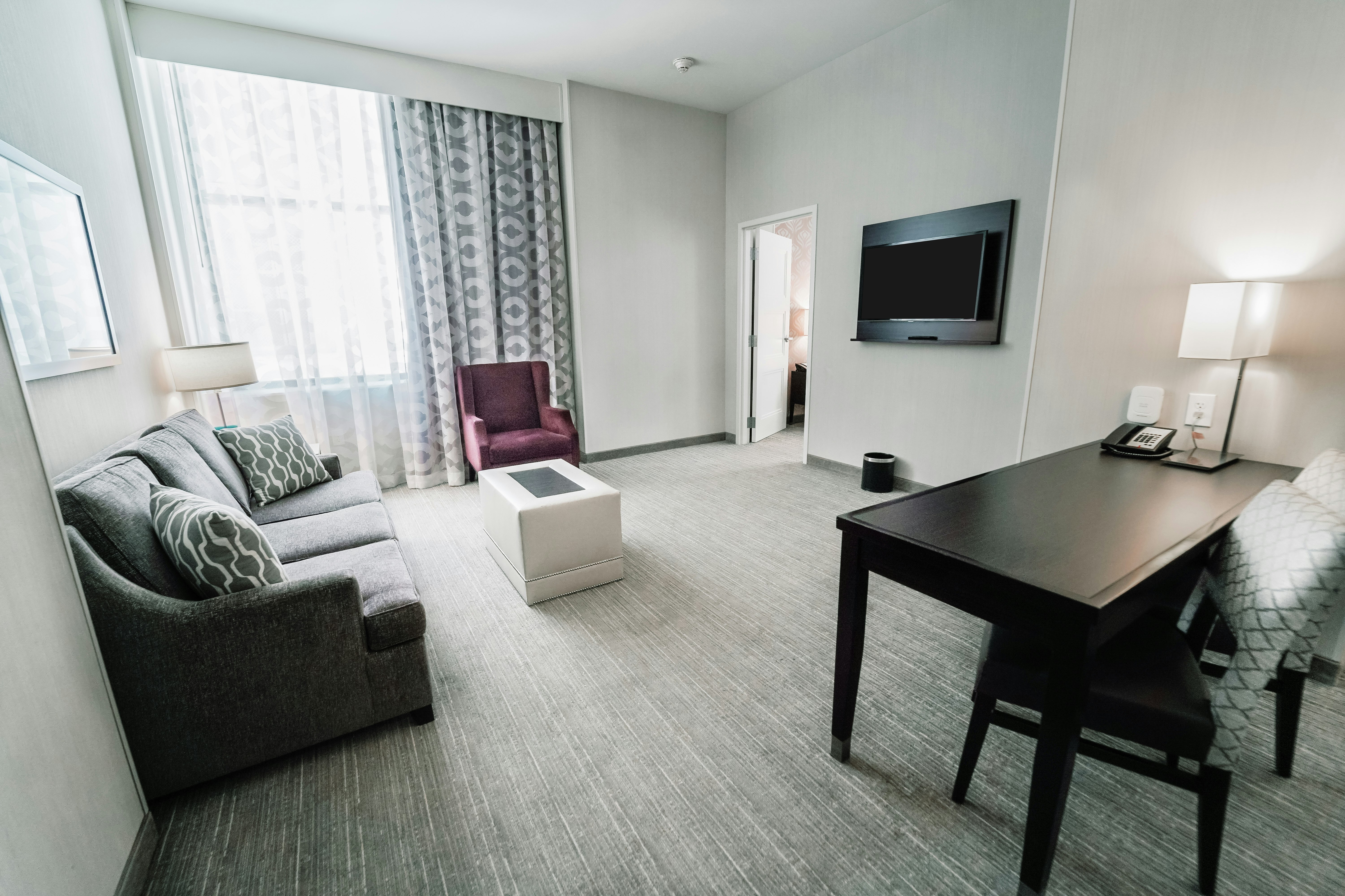 Embassy Suites Louisville Downtown 40/87