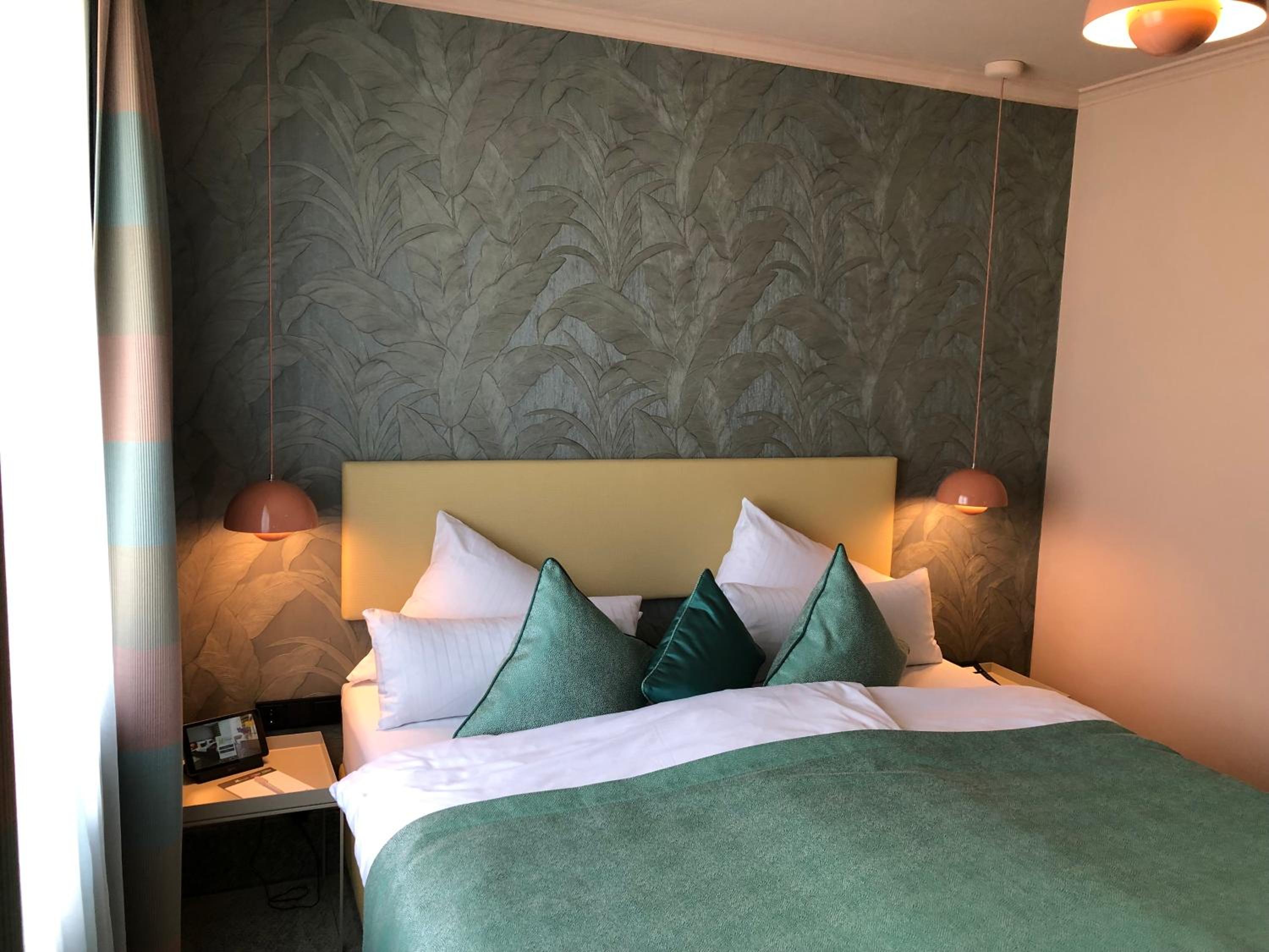 Junior Suite, Queen Bed
