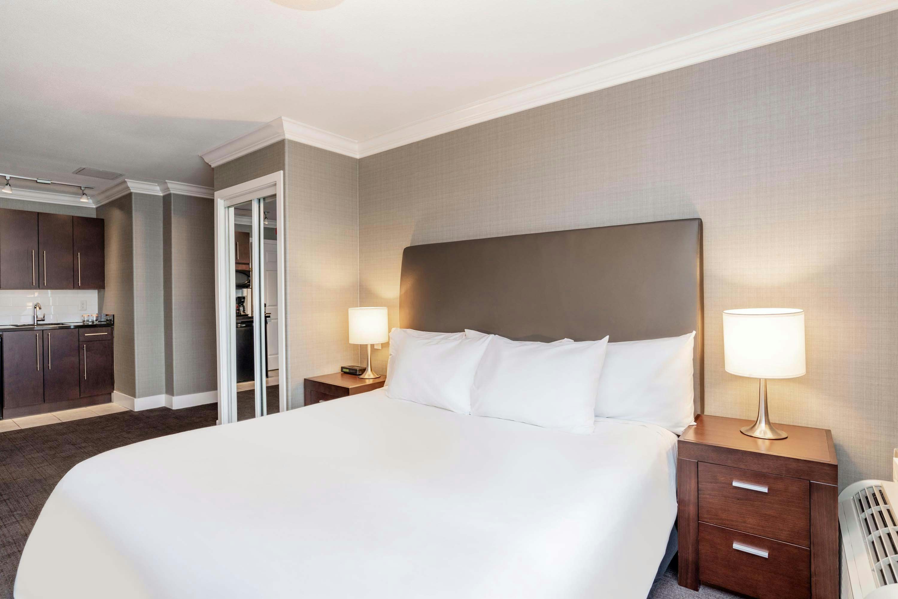Studio, Suite, King Bed, Kitchenette