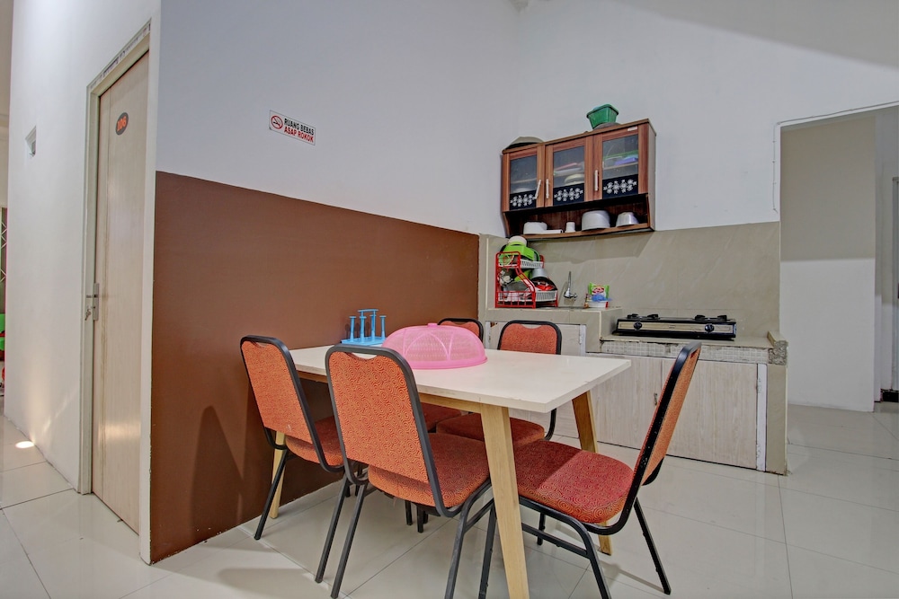 OYO 2782 Puspa Residence 40/48