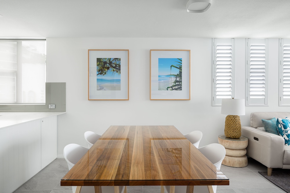 PACIFIC BEACH RESORT 44/77