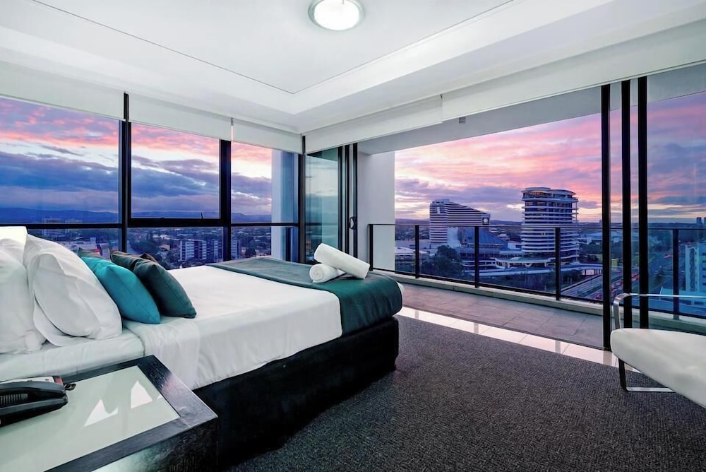 Broadbeach Skyline 3 Bedroom Retreat 6/20