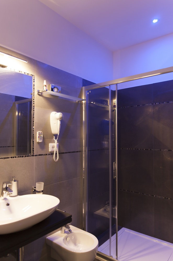 Elenoire Rooms & Suite 41/48