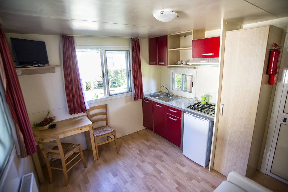 Flaminio Village Bungalow Park Campground 42/71