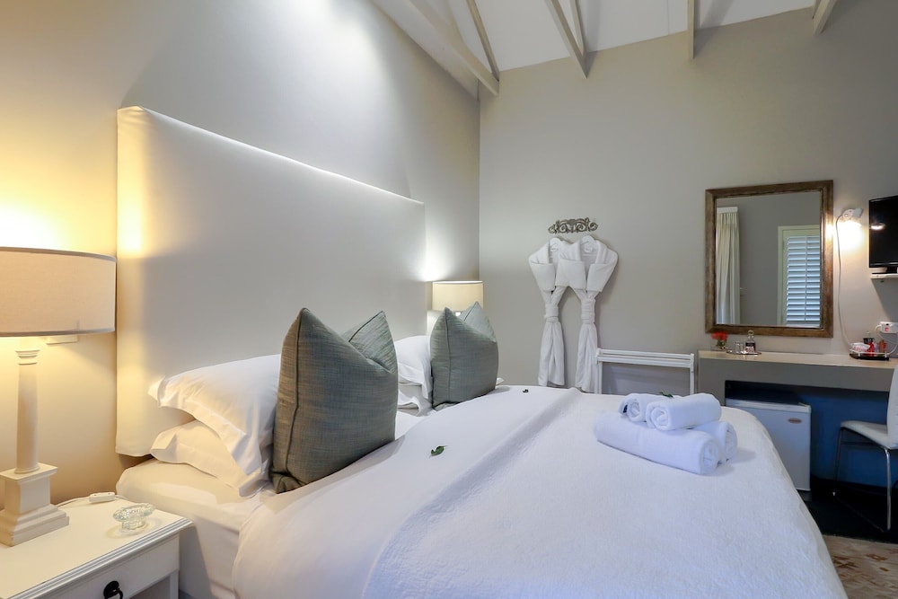 Hermanus Lodge on the Green 9/72