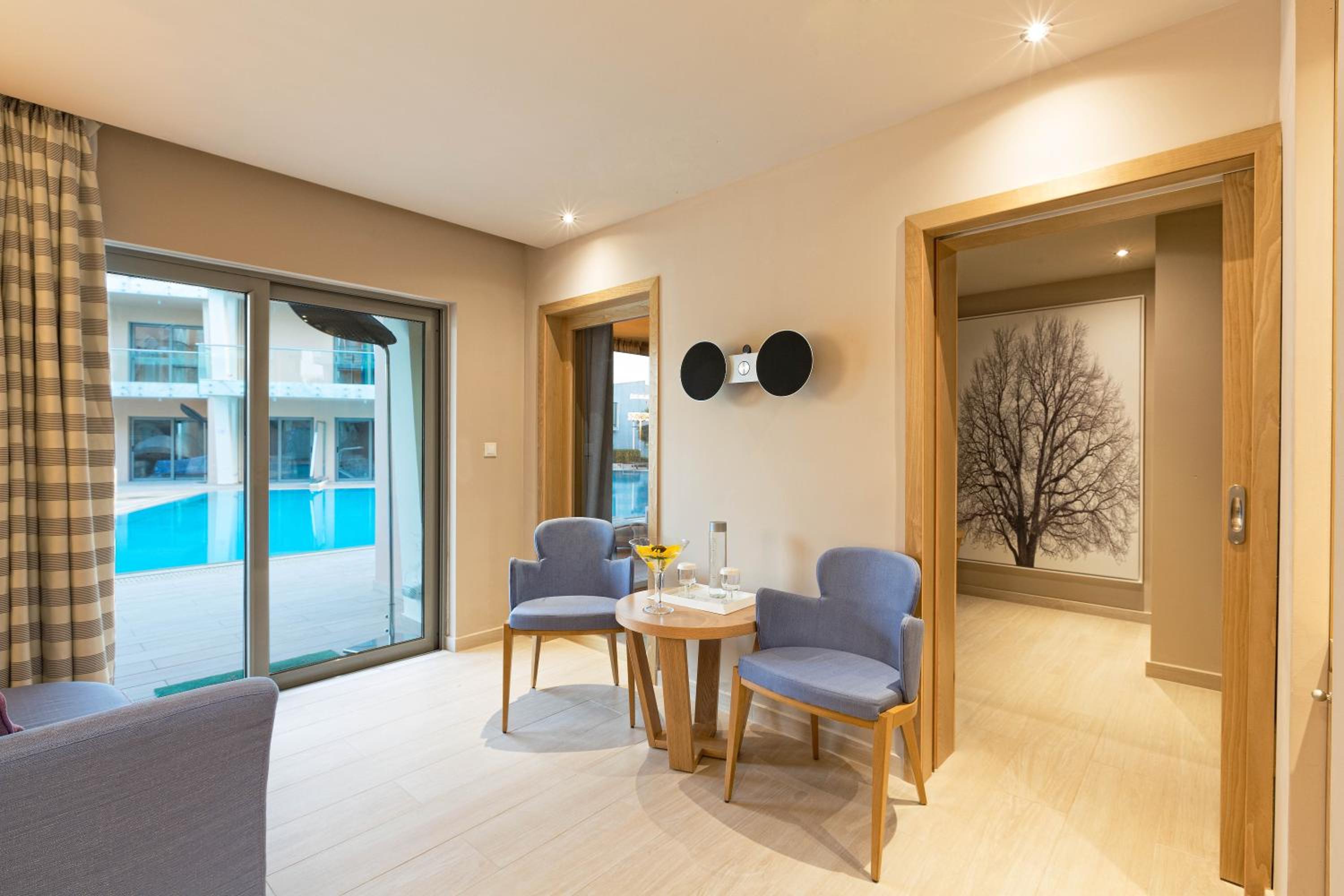 Suite, Shared Pool
