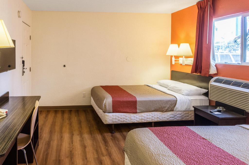 2 Full Beds -