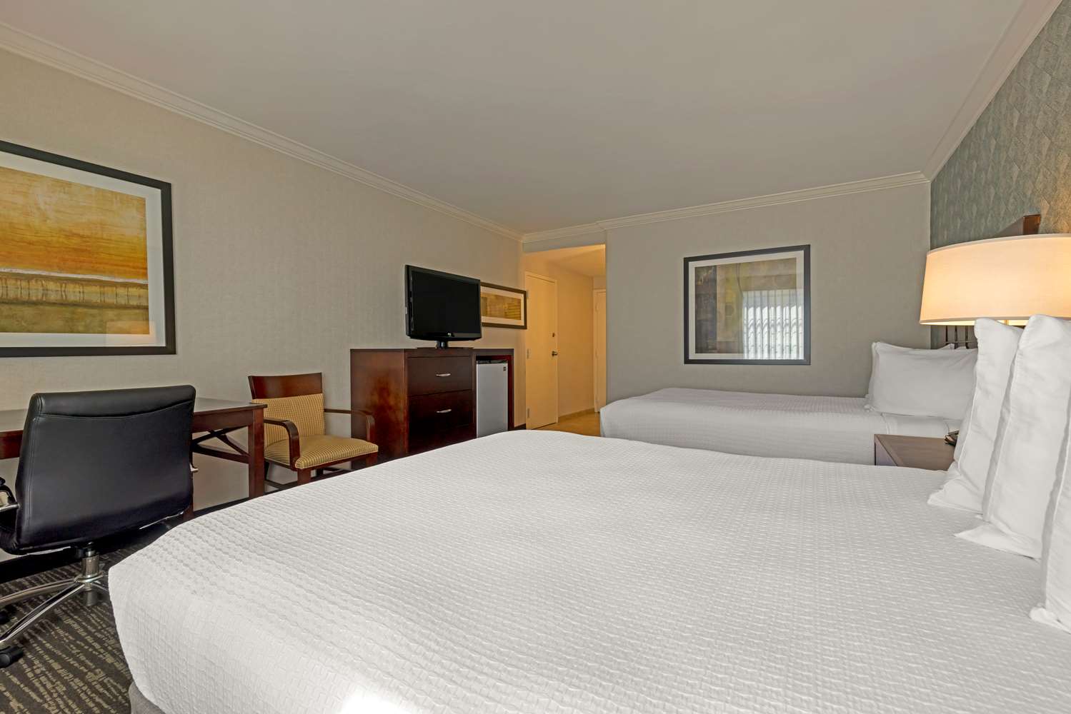 Best Western Plus Carriage Inn 24/78