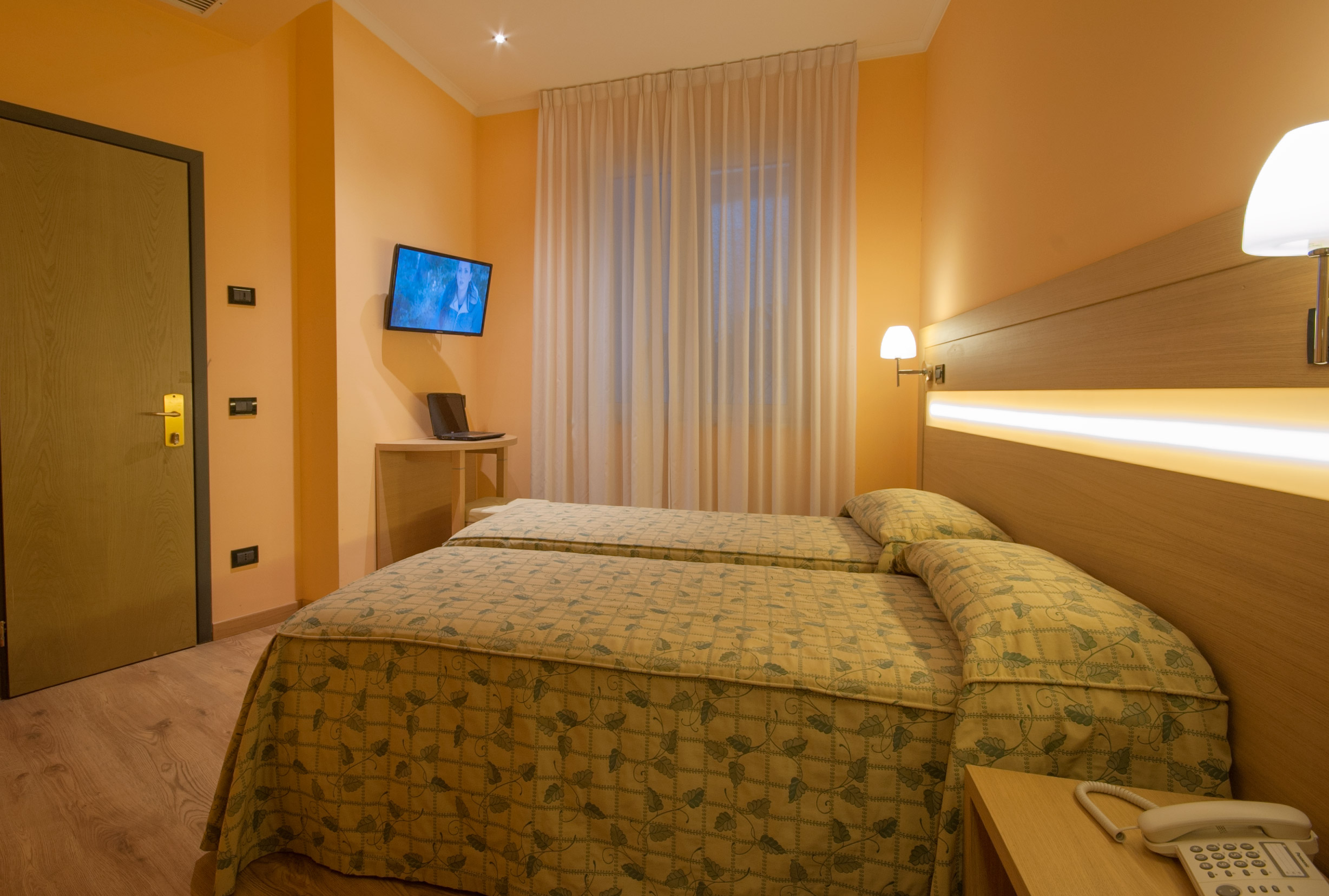 ROOM, SINGLE, DOUBLE BED
