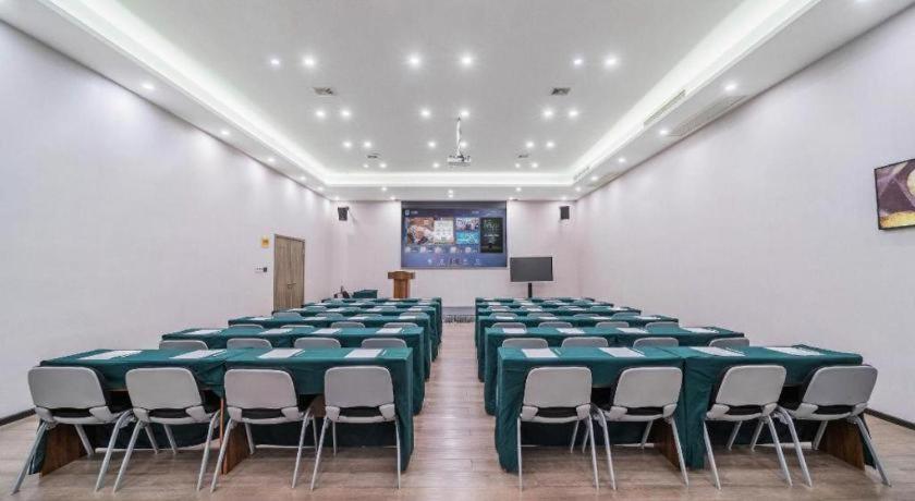 7 days premium hotel(Chongqing T3 terminal store) 46/55